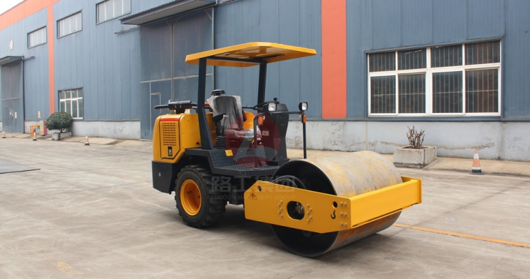 小型壓路機變速箱保養的重要性體現在哪里